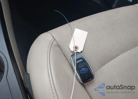 2015 Subaru Legacy 2.5I Limited z USA, uszkodzony, nr VIN 4S3BNAL67F3004229